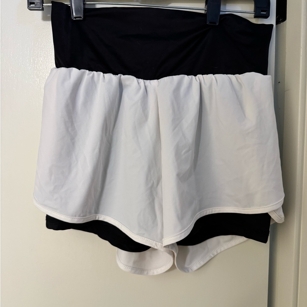 ZYIA Black and White Women's Skorts